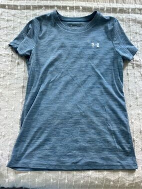 Under armour loose fit heat-gear short sleeve t shirt small blue